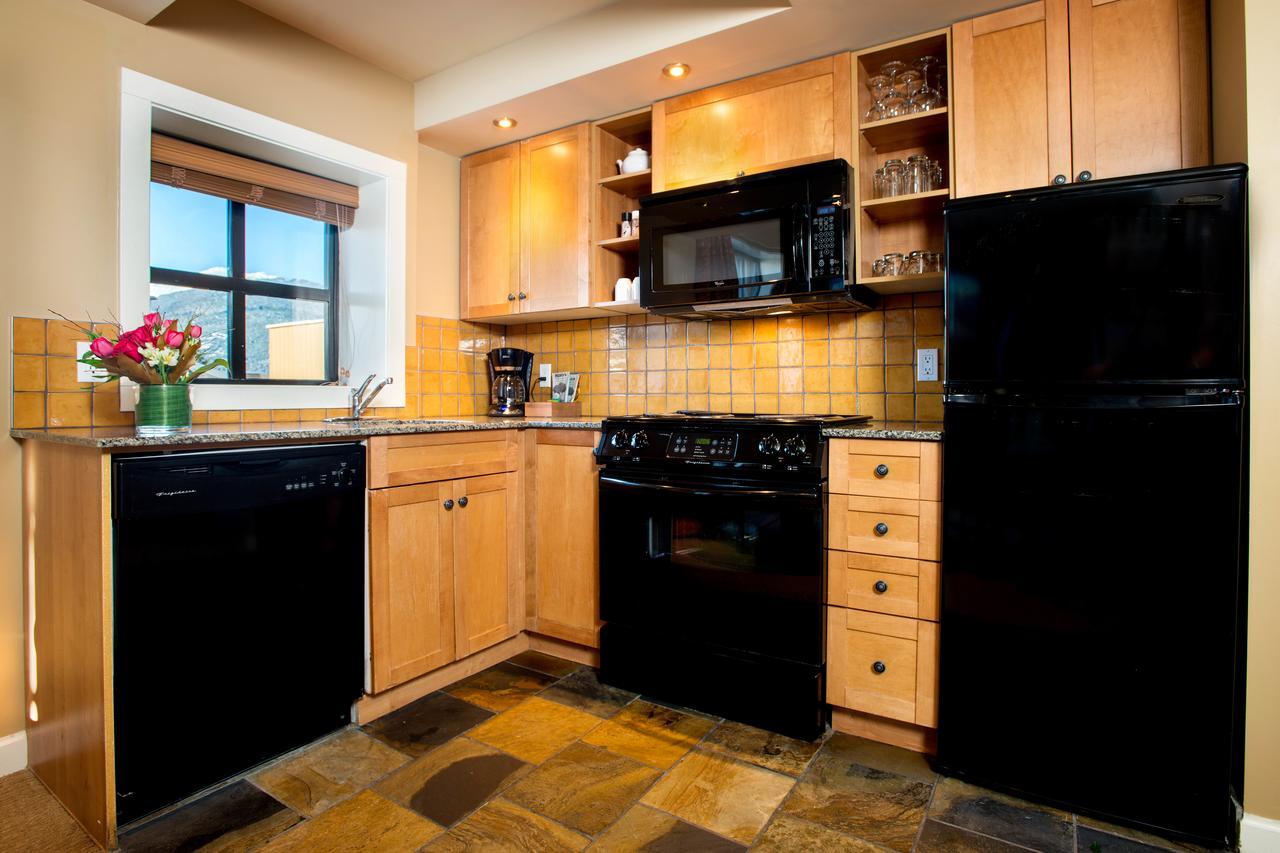 Sundial Hotel Whistler Bagian luar foto
